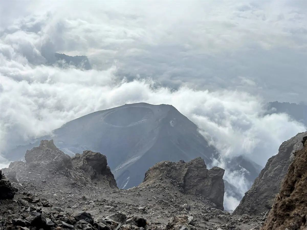 Crater rim scenery on Mount Meru